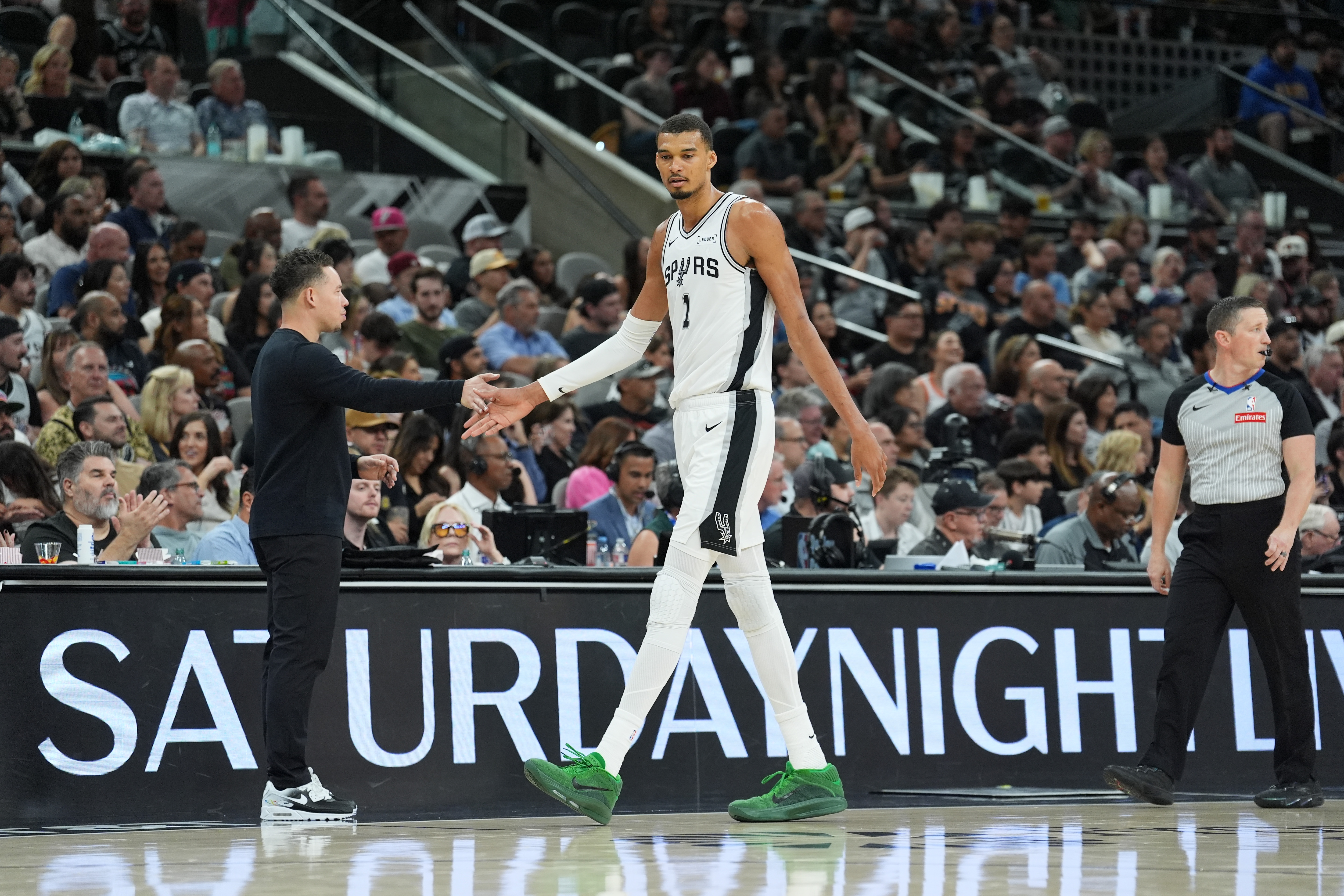 吉诺比利祝贺马刺60胜：太不可思议了 为整个团队感到无比骄傲